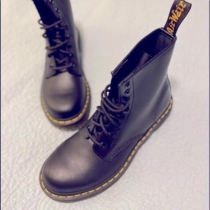 Iconic Dr. Martens Combat Boots 🥾 NWT